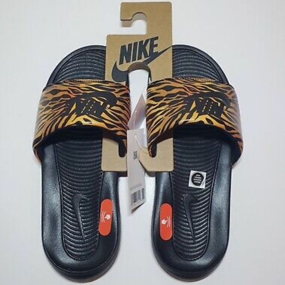NWT Women's Nike Victori One Print Slides - Picture 2 of 16